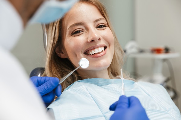 A Periodontist Describes Common Signs Of Gum Disease
